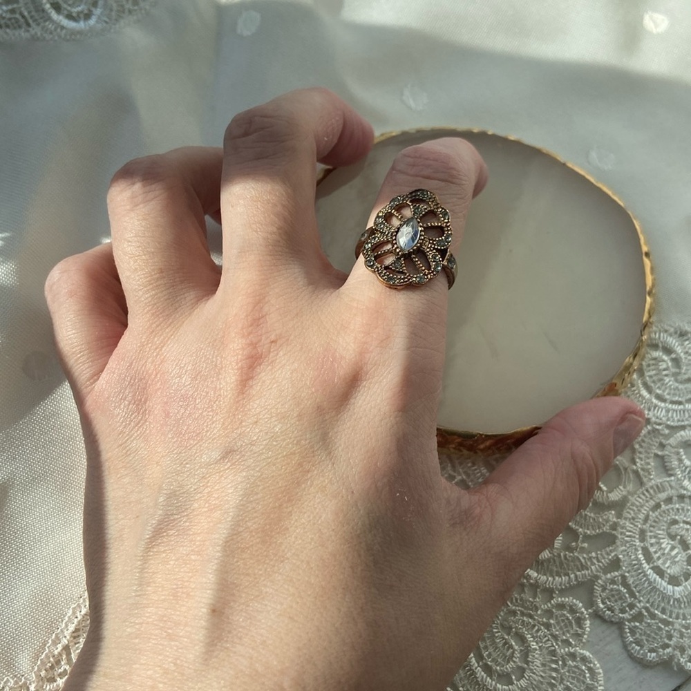 Women’s Vintage Y2K‎ sparkly antique bronze ring with detailings